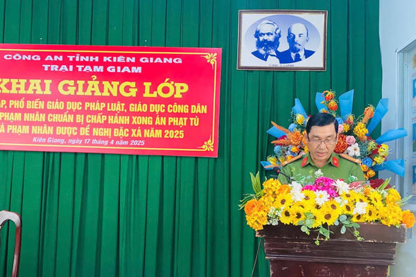 Trại Tạm giam Công an tỉnh Kiên Giang phổ biến giáo dục pháp luật, giáo dục công dân cho phạm nhân