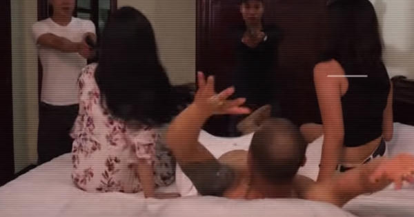 Siêu mẫu "Tung chiêu" trả thù đời