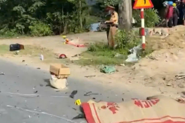 Đắk Lắk: Xe máy đấu đầu xe ô tô con, 2 người tử vong tại chỗ