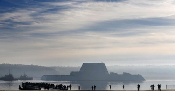 Cận cảnh tàu khu trục "khủng" tỷ đô của Hải quân Mỹ