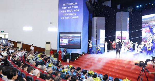 Hơn 700 đại biểu dự hội nghị công bố quy hoạch và xúc tiến đầu tư Hà Tĩnh Hơn 700 đại biểu dự hội nghị công bố quy hoạch và xúc tiến đầu tư Hà Tĩnh