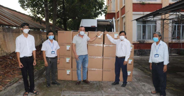Tiếp tục chi viện cho Miền Nam, Sun Group ủng hộ Tây Ninh hơn 10 tỷ đồng trang thiết bị y tế chống dịch Covid-19 Tiếp tục chi viện cho Miền Nam, Sun Group ủng hộ Tây Ninh hơn 10 tỷ đồng trang thiết bị y tế chống dịch Covid-19