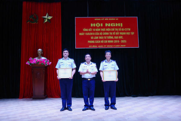 Hải đoàn 42: 10 năm thực hiện Chỉ thị số 05-CT/TW của Bộ Chính trị đạt nhiều kết quả Hải đoàn 42: 10 năm thực hiện Chỉ thị số 05-CT/TW của Bộ Chính trị đạt nhiều kết quả