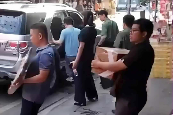 Khám xét nhà riêng, tạm giữ Tiktoker Lê Việt Hùng