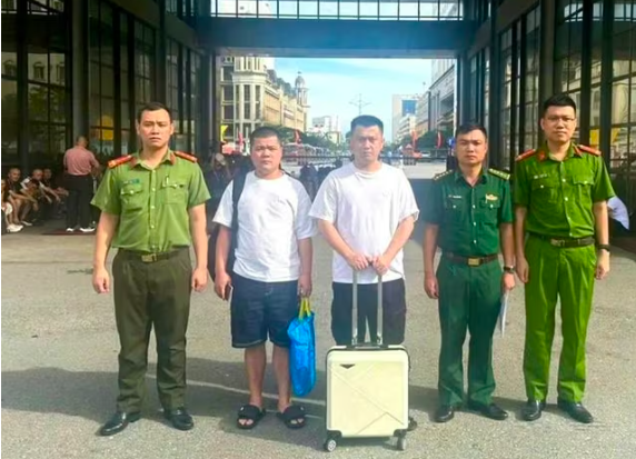 Trục xuất 2 công dân Trung Quốc vi phạm pháp luật tại Quảng Ninh