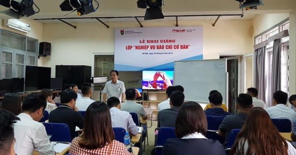 Báo Pháp luật Việt Nam khai giảng lớp học bồi dưỡng cho phóng viên trẻ Báo Pháp luật Việt Nam khai giảng lớp học bồi dưỡng cho phóng viên trẻ