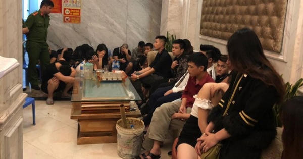 Hưng Yên: 7 cô gái 'thác loạn' với cả chục trai làng lúc 0h