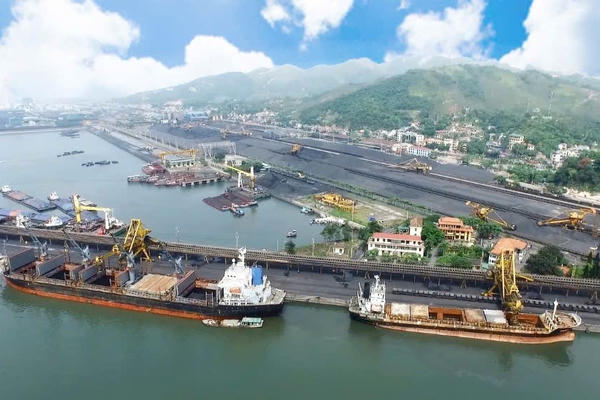 Kho vận & Cảng Cẩm Phả đẩy mạnh tiêu thụ, giữ ổn định sản xuất cuối năm