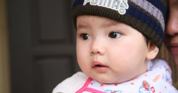 Hà Nam: Bé gái 9 tháng tuổi đẹp như thiên thần bị bỏ rơi tại chùa Nội