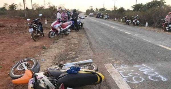 Xe ô tô phóng nhanh tông xe máy, 3 người thiệt mạng