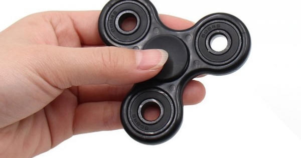Spinner chiếm lĩnh giới trẻ