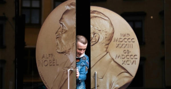 Ai là chủ nhân đầu tiên của giải Nobel 2019?