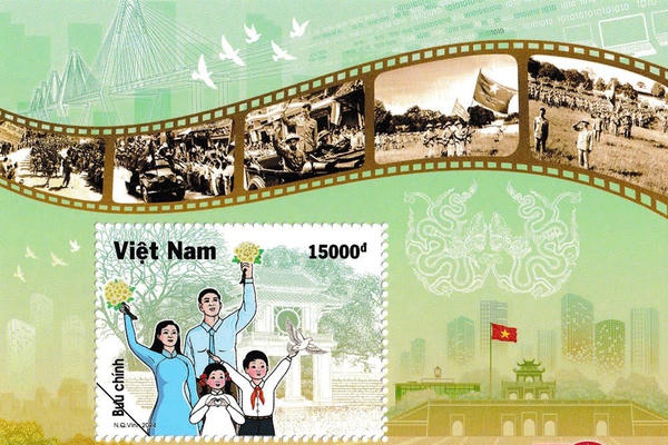 Phát hành bộ tem “Chào mừng 70 năm Ngày Giải phóng Thủ đô"