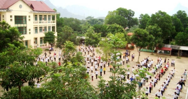 Học sinh lớp 11 ở Hà Giang bị bạn đâm thấu ngực tại cổng trường