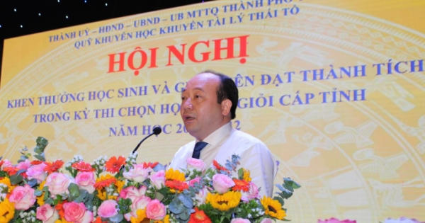 Thành phố Từ Sơn khen thưởng giáo viên và học sinh giỏi cấp tỉnh