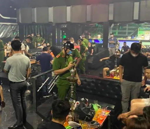 Hải Phòng: "Đột kích" quán bar Newface phát hiện nhiều nam, nữ thanh niên dương tính với ma tuý Hải Phòng: "Đột kích" quán bar Newface phát hiện nhiều nam, nữ thanh niên dương tính với ma tuý