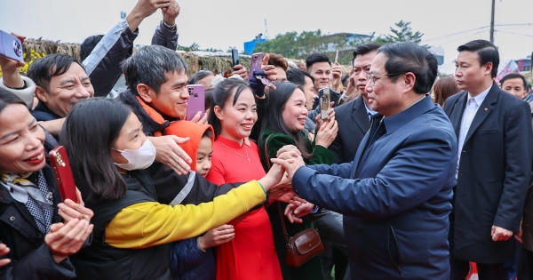 Thủ tướng dự chương trình ngày hội công nhân và tặng quà gia đình chính sách, hộ nghèo của tỉnh Thanh Hóa Thủ tướng dự chương trình ngày hội công nhân và tặng quà gia đình chính sách, hộ nghèo của tỉnh Thanh Hóa