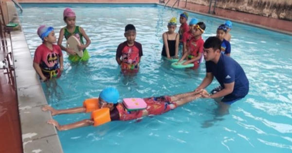 Nhà trường và câu chuyện dạy bơi… “trên giấy”