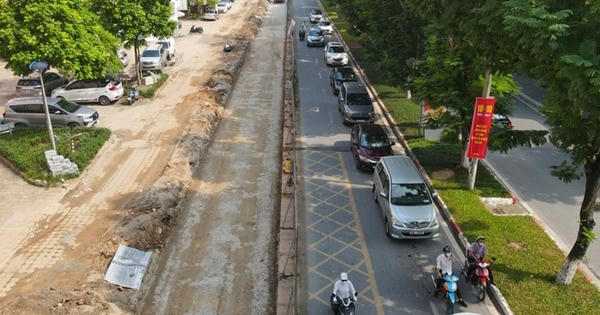 Gấp rút thi công xén vỉa hè, mở rộng đường thường xuyên ùn tắc ở Hà Nội Gấp rút thi công xén vỉa hè, mở rộng đường thường xuyên ùn tắc ở Hà Nội