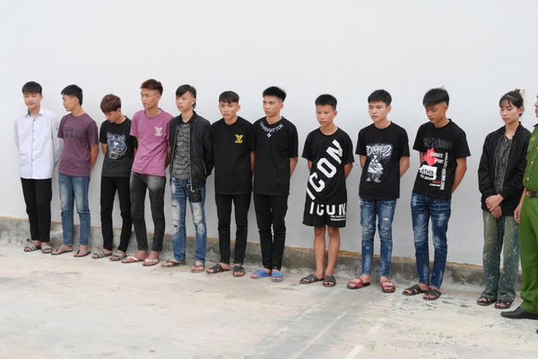 Bắt nhóm đối tượng gây rối trật tự công cộng, làm một người bị thương nặng tại Nghệ An Bắt nhóm đối tượng gây rối trật tự công cộng, làm một người bị thương nặng tại Nghệ An