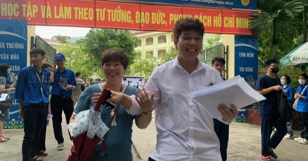 Thí sinh vui mừng vì hoàn thành tốt bài thi
