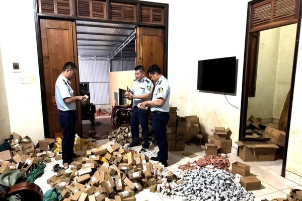 Hàng nghìn sản phẩm mỹ phẩm không rõ nguồn gốc bị phát hiện tại Đắk Lắk Hàng nghìn sản phẩm mỹ phẩm không rõ nguồn gốc bị phát hiện tại Đắk Lắk