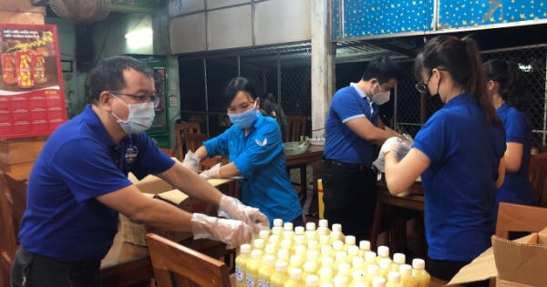 Đem “Cháo Hạnh phúc” đến với y bác sĩ nơi tuyến đầu chống dịch Covid-19 tại Quảng Nam - Đà Nẵng