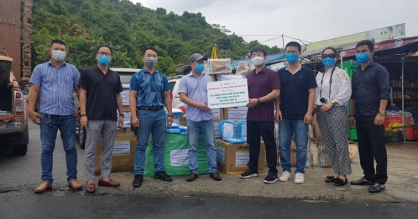 Tập đoàn dược Aikya Pharma tặng vật tư y tế cho phóng viên tác nghiệp trong dịch Covid-19 tại Đà Nẵng Tập đoàn dược Aikya Pharma tặng vật tư y tế cho phóng viên tác nghiệp trong dịch Covid-19 tại Đà Nẵng