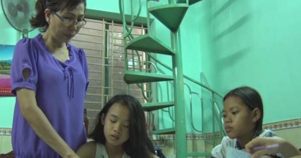 Người phụ nữ 32 năm xóa mù chữ cho trẻ bán vé số