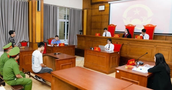 Phiên tòa giả định vụ án "chứa mại dâm" thu hút đông đảo người đam mê tố tụng Phiên tòa giả định vụ án "chứa mại dâm" thu hút đông đảo người đam mê tố tụng
