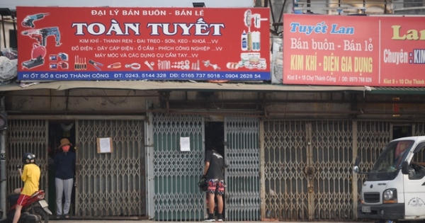 Chưa hết cách ly xã hội, nhiều cửa hàng kinh doanh vẫn mở cửa