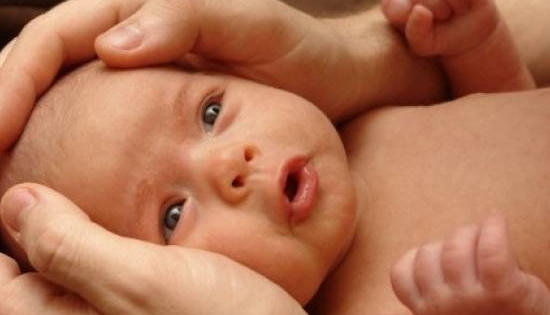 Có nên hạn chế nhà chùa nhận con nuôi