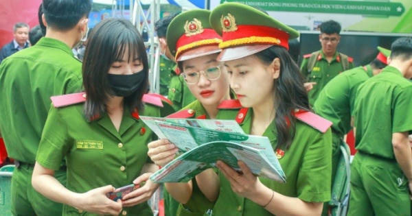 Bố từng đi tù và đã được xóa án tích có được dự tuyển vào trường Công an?