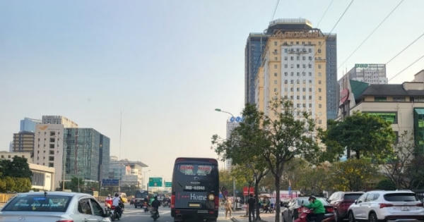 Nhà xe Quân Thuỷ dừng đỗ không đúng nơi quy định bị CSGT "sờ gáy" Nhà xe Quân Thuỷ dừng đỗ không đúng nơi quy định bị CSGT "sờ gáy"