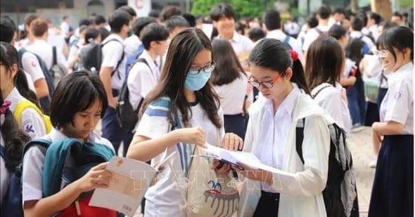 Khi trẻ 'trĩu nặng' giấc mơ của người lớn