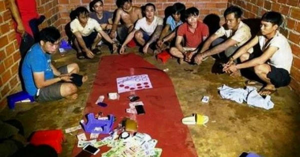 Gia Lai: Liên tiếp bắt quả tang các nhóm đối tượng đánh bạc trong thời gian cách ly toàn xã hội Gia Lai: Liên tiếp bắt quả tang các nhóm đối tượng đánh bạc trong thời gian cách ly toàn xã hội