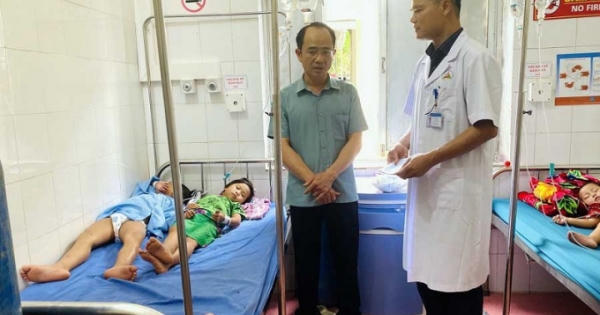 Ăn quả rừng, 11 cháu nhỏ ở Hà Giang nhập viện
