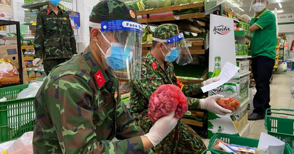 Đi chợ giúp dân những ngày giãn cách Đi chợ giúp dân những ngày giãn cách