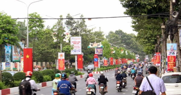 TP Biên Hòa được trang hoàng, rực rỡ cờ hoa chào đón 30/4 TP Biên Hòa được trang hoàng, rực rỡ cờ hoa chào đón 30/4