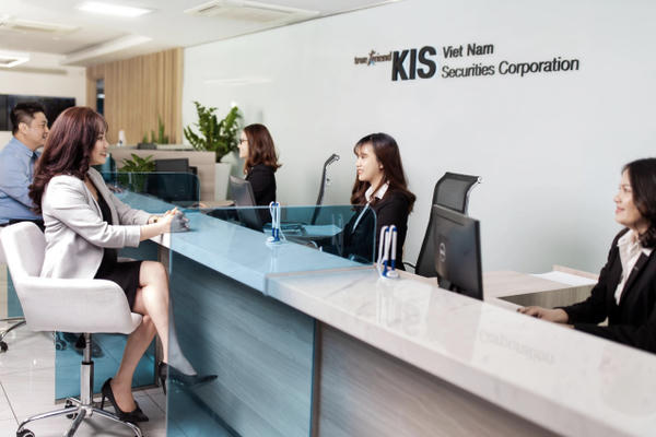 Chứng khoán KIS bị phạt tiền 335 triệu đồng