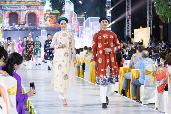 Lễ hội Áo dài TP.HCM xác lập kỷ lục Việt Nam