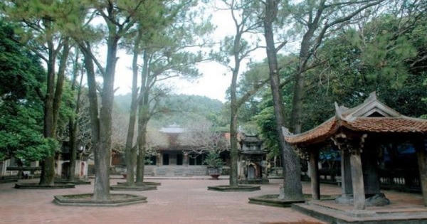 Tấm bia thiêng mang ngự bút của vua Trần
