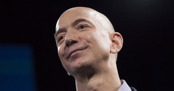 Vô địch kiếm tiền: Mỗi phút ông chủ Amazon kiếm được hơn 5 tỷ đồng