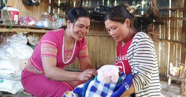 Bộ Y tế đề xuất quy định hoạt động khám, chữa bệnh của nhân viên y tế, cô đỡ thôn, bản