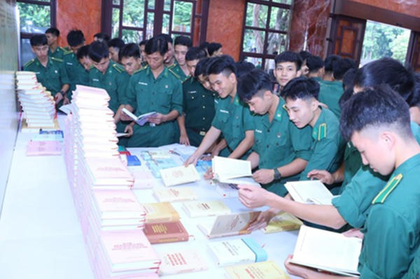Cuốn sách mới của Tổng Bí thư Nguyễn Phú Trọng: Tầm nhìn và tư duy chiến lược về quân sự Cuốn sách mới của Tổng Bí thư Nguyễn Phú Trọng: Tầm nhìn và tư duy chiến lược về quân sự
