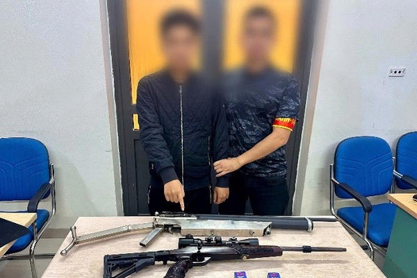Phát hiện nam thanh niên tàng trữ nhiều súng, đạn trong nhà