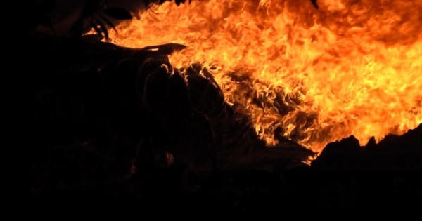 Cháy vựa phế liệu rộng hàng ngàn m2 ở Bình Dương