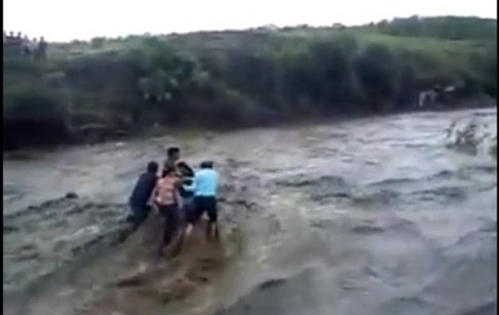 Yên Bái: Nam sinh 14 tuổi bị mất tích khi cùng bạn qua suối