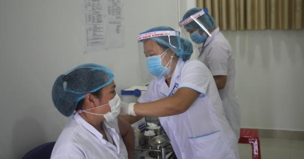 Gia Lai: 10 người gặp phản ứng phụ sau khi tiêm vắc xin