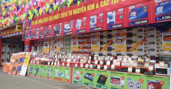 Cuối năm hàng hóa thi nhau giảm giá nhằm “kích” sức mua Cuối năm hàng hóa thi nhau giảm giá nhằm “kích” sức mua